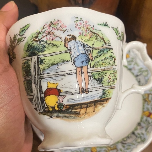 Royal Doulton x Disney tea cup and saucer - Picture 6 of 9